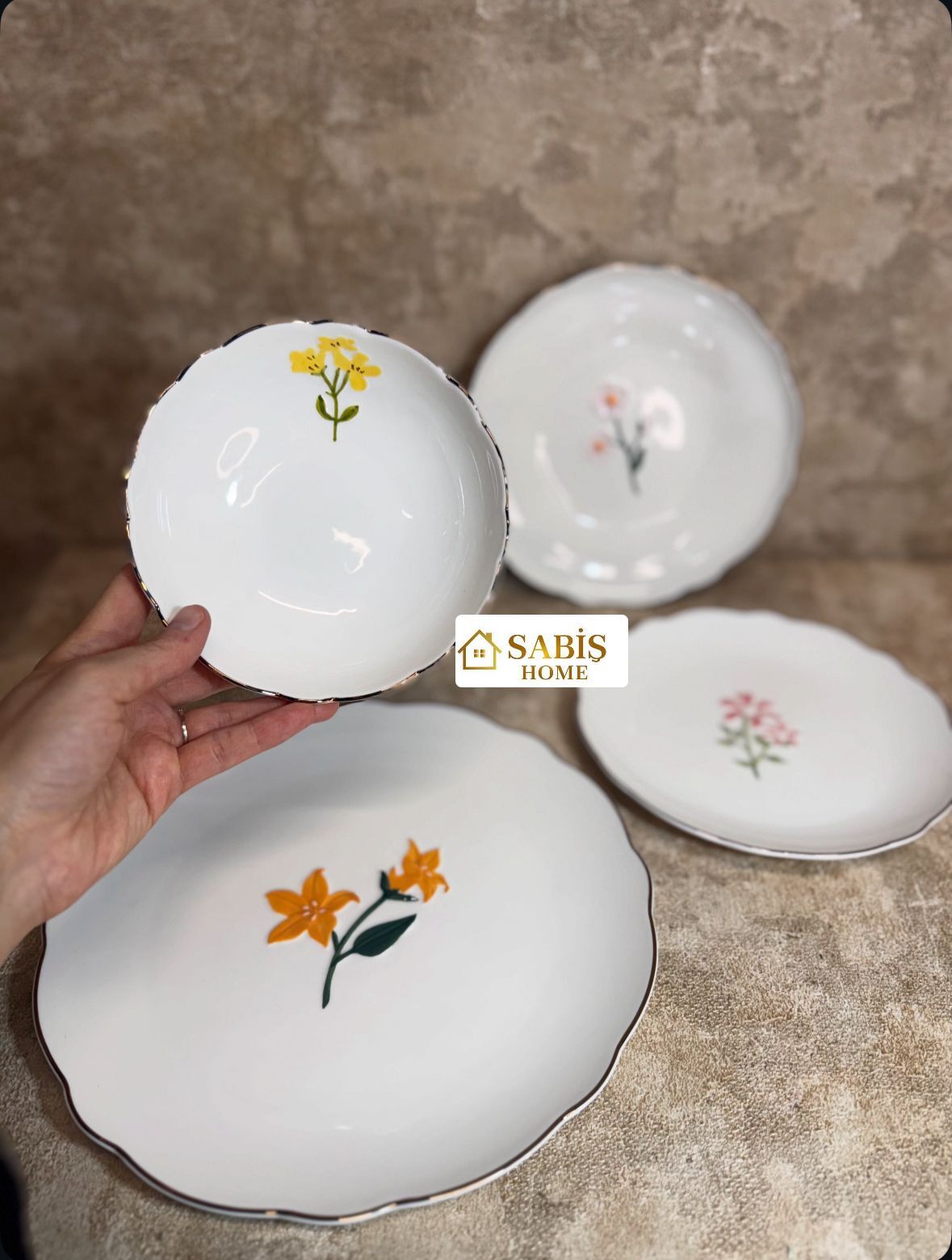 6 KİŞİLİK  24 PARÇA PORSELEN YEMEK TAKIMI