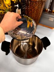 ÇELİK SÜZGEÇLİ TENCERE ( 20CM )